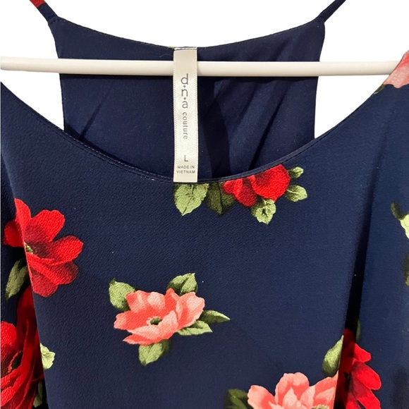 Floral halter Tank top racer back style. Size L. Blue floral by DNA Couture - Picture 4 of 7